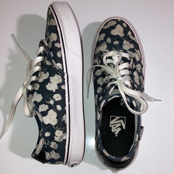 Sold 💌 Vans Sneakers - Picture 4 of 14